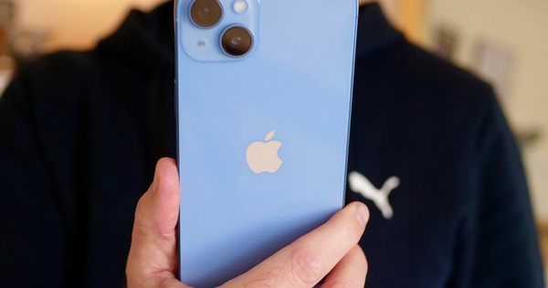 Apple xác nhận mẫu iPhone này có thể bị lỗi camera: Kiểm tra xem máy của bạn có bị "dính" hay không