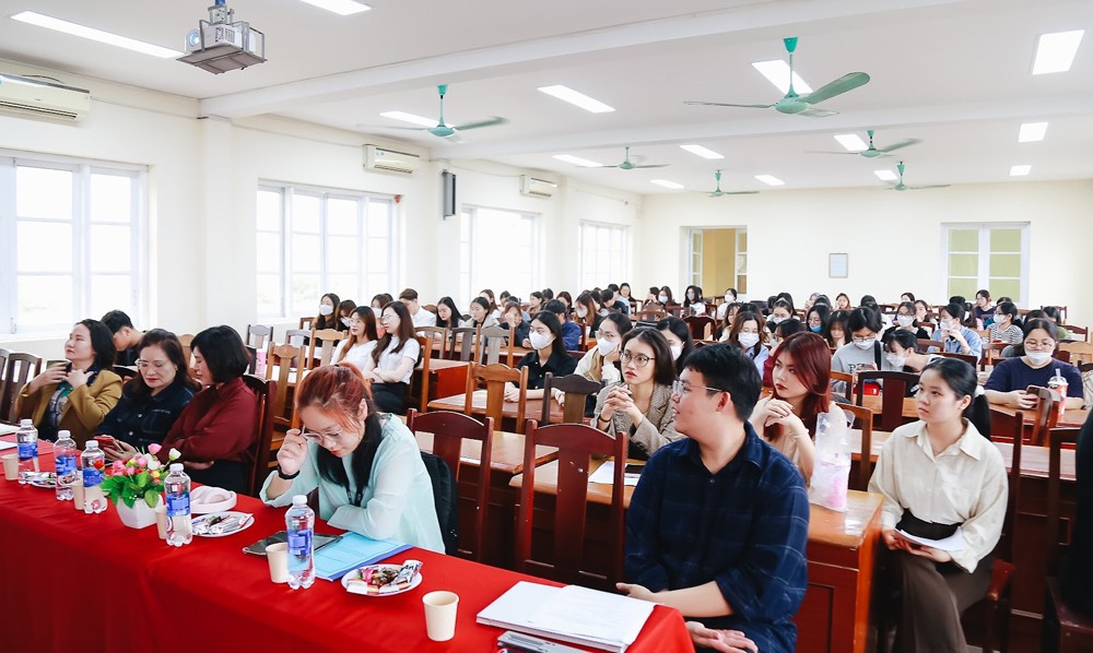  Ngành Xuất bản xét theo tổ hợp nào, điểm chuẩn bao nhiêu? 