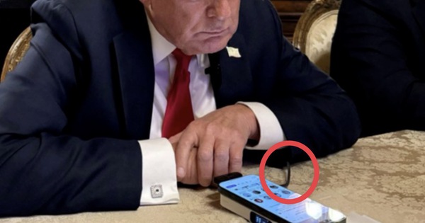 1 cái đúng và 1 cái sai trong cách dùng pin dự phòng nam châm với iPhone của ông Trump