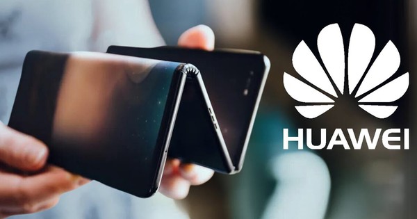 CEO Huawei bị bắt gặp sử dụng điện thoại gập ba