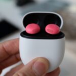 Google ra mắt tai nghe siêu chống ồn AI, giá ngang AirPods Pro 2