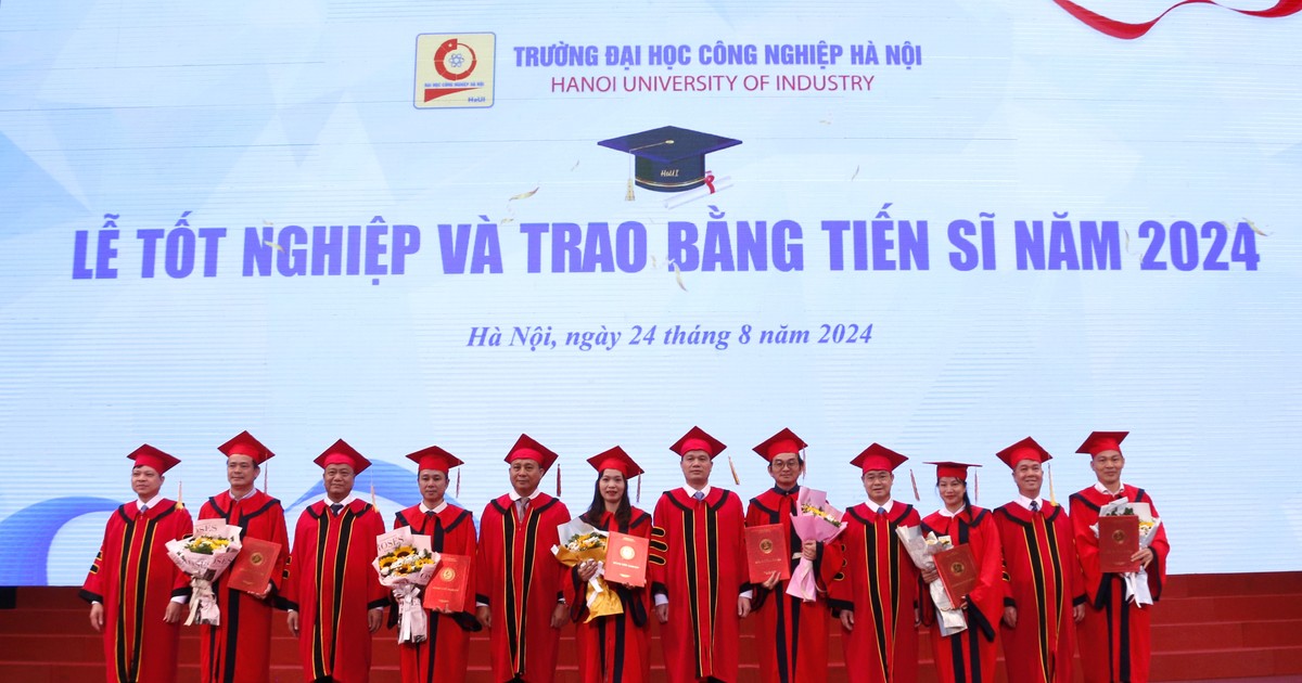  HaUI trao bằng tốt nghiệp cho gần 6.000 tiến sĩ, thạc sĩ, kỹ sư, cử nhân 