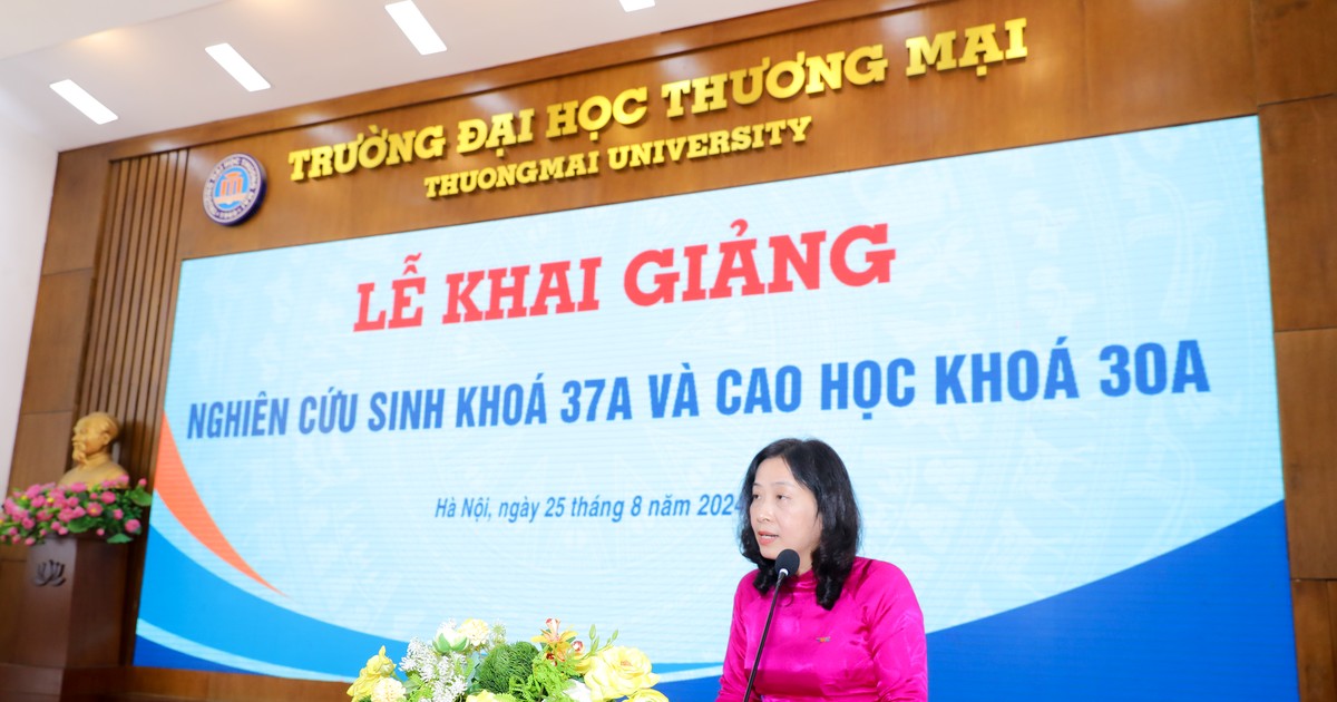  Lễ khai giảng nghiên cứu sinh khóa 37A và cao học khóa 30A Trường ĐH Thương mại 