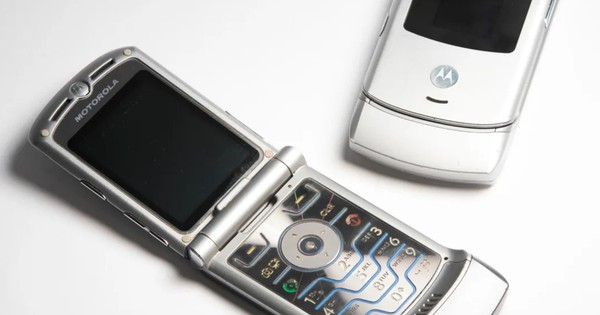 Motorola Razr V3: Chiếc iPhone của quá khứ