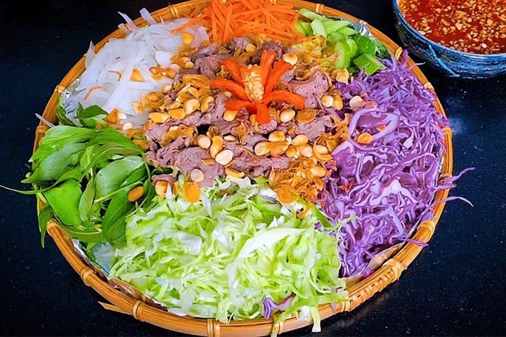 Gỏi bò ngũ sắc