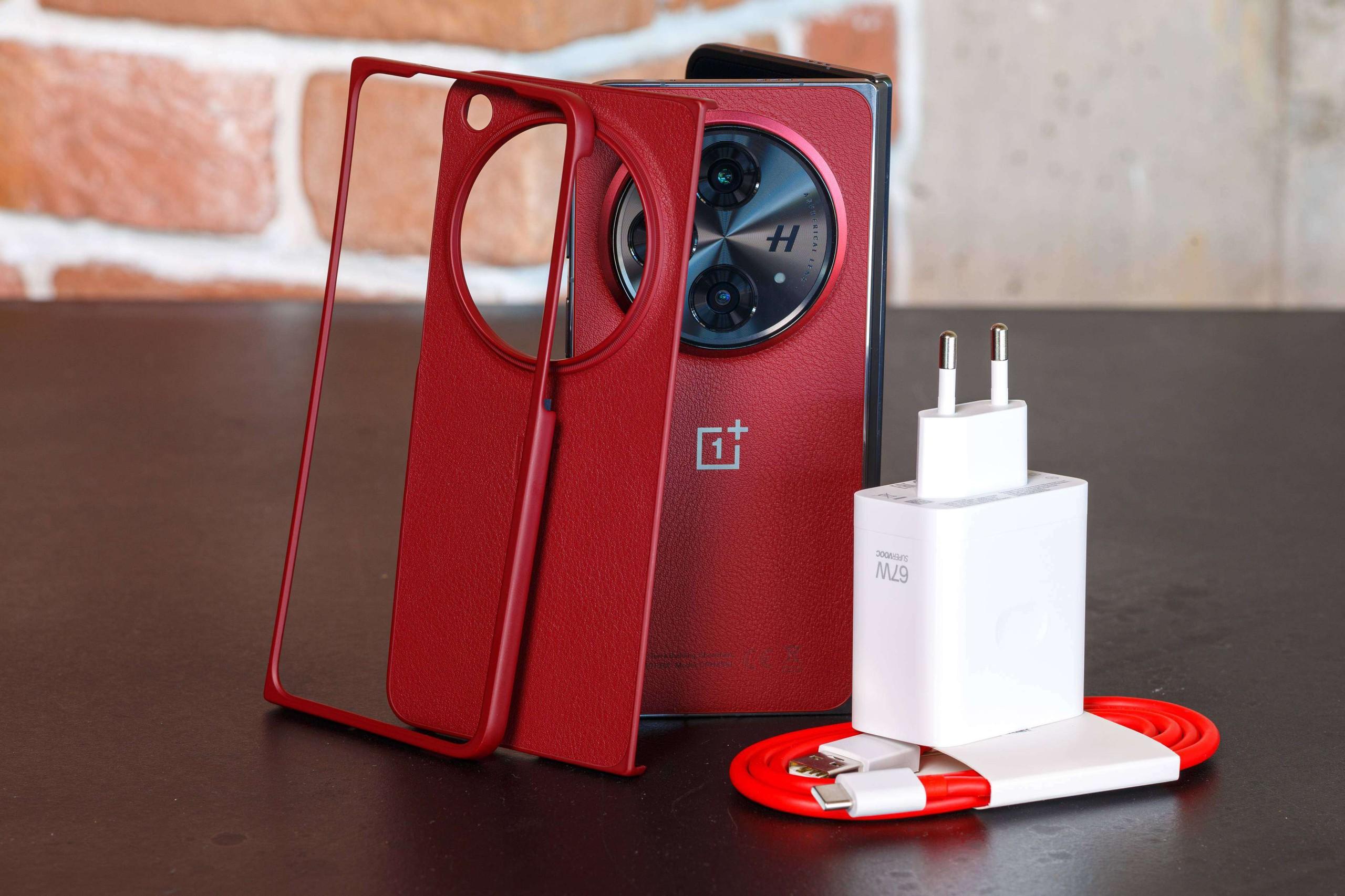 OnePlus ra mắt điện thoại gập phiên bản đặc biệt dành cho người dùng VIP, đắt hơn Galaxy Z Fold6 - Ảnh 1.