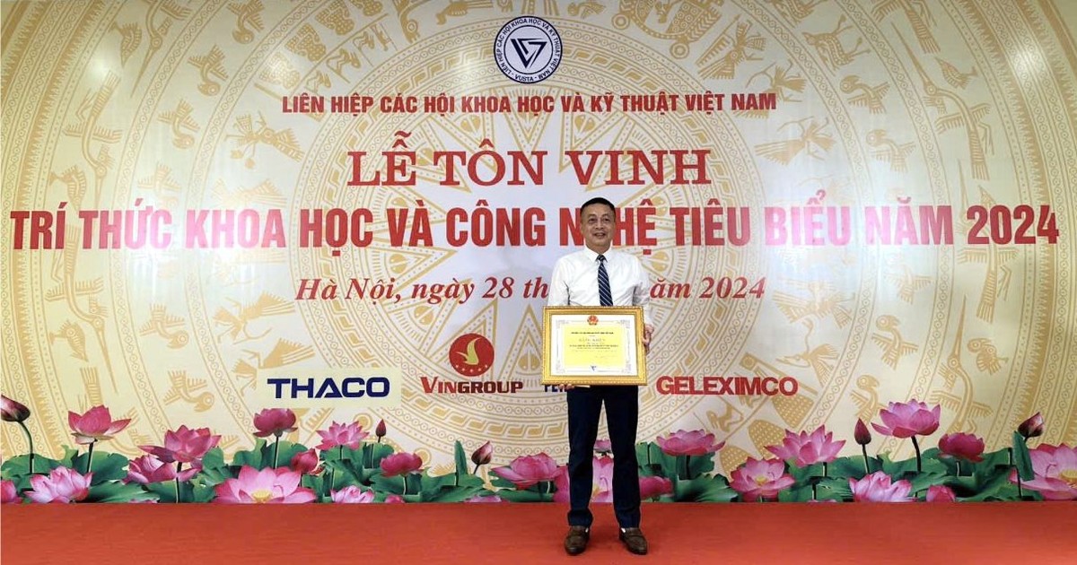  Thạc sĩ Đậu Quang Vinh NCKH bằng cách "cùng ăn, cùng ở, cùng làm” với người dân 