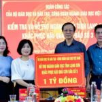 Thứ trưởng Bộ GD&ĐT: Nước rút đến đâu, vệ sinh kịp thời, đưa HS trở lại trường