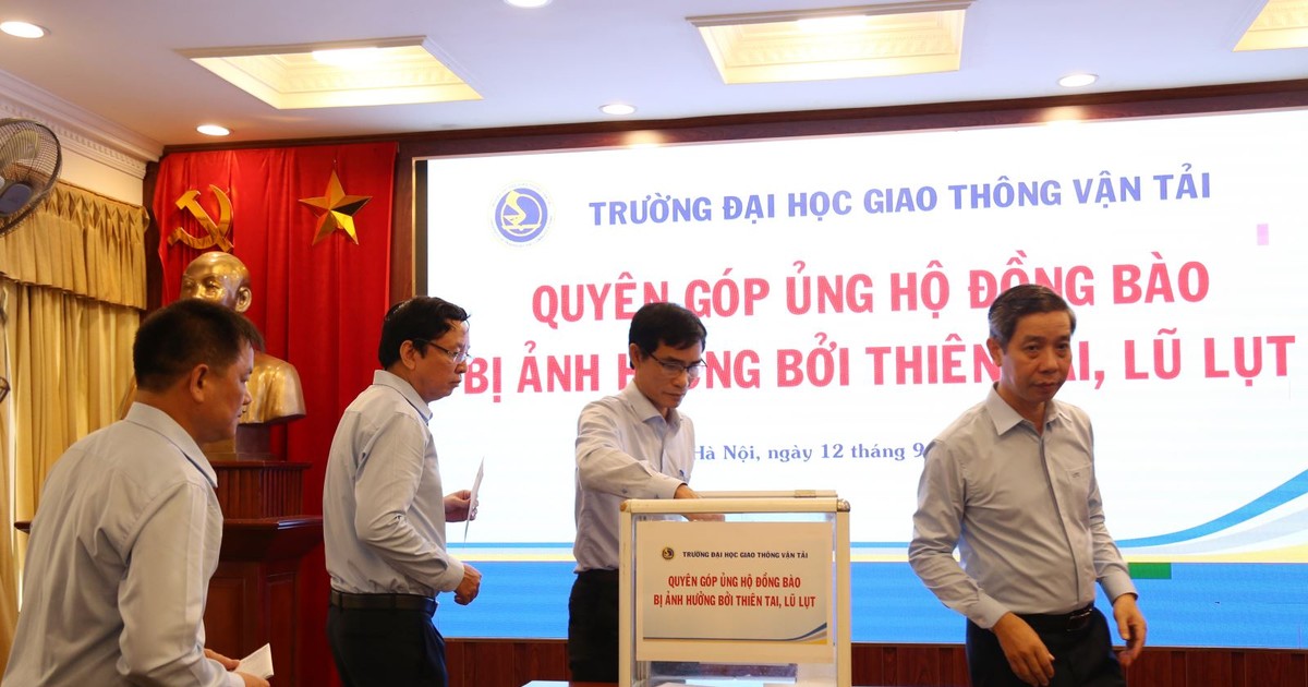  Trường Đại học Giao thông vận tải quyên góp ủng hộ đồng bào bị thiên tai, lũ lụt 