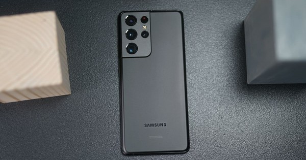 "Bom tấn" Samsung một thời giảm sốc: Camera đỉnh cao, zoom 10X vượt iPhone 16, giá chỉ còn hơn 7 triệu