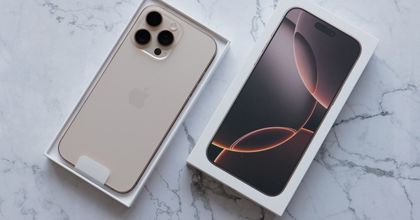 Giá iPhone 16 Pro Max màu vàng liên tục thiết lập đáy mới trên thị trường "chợ đen"