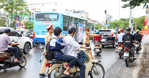 Hà Nội: Ra quân xử lý nghiêm học sinh, phụ huynh vi phạm giao thông