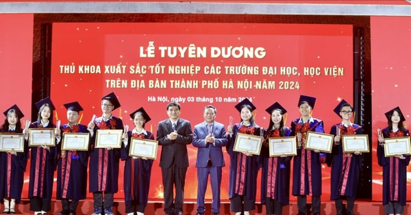 Hà Nội tuyên dương 100 thủ khoa xuất sắc