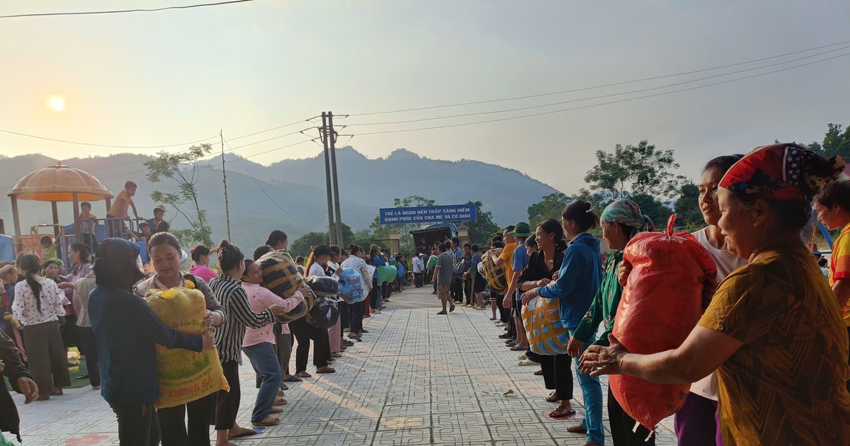  Tây Ninh trao gần 300 suất quà cho bà con ở Thái Nguyên bị ảnh hưởng lũ lụt 