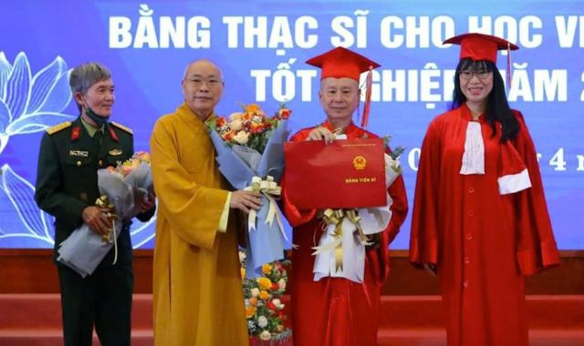 Ông Vương Tấn Việt sử dụng trái phép bằng bổ sung THPT - Ảnh 1