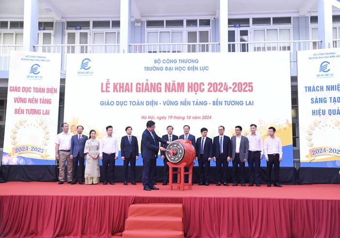 Trường Đại học Điện lực long trọng tổ chức Lễ khai giảng năm học 2024-2025; Lễ tốt nghiệp đợt 2 năm 2024; Được cấp chứng chỉ xếp hạng so sánh chương trình đào tạo UPM 02.