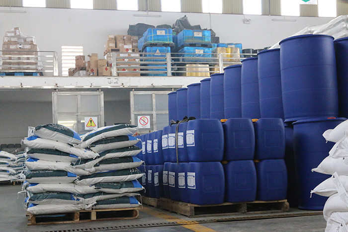 Chất keo tụ PAC được VietChem phân phối sỉ và lẻ ở dạng lỏng và dạng bột 