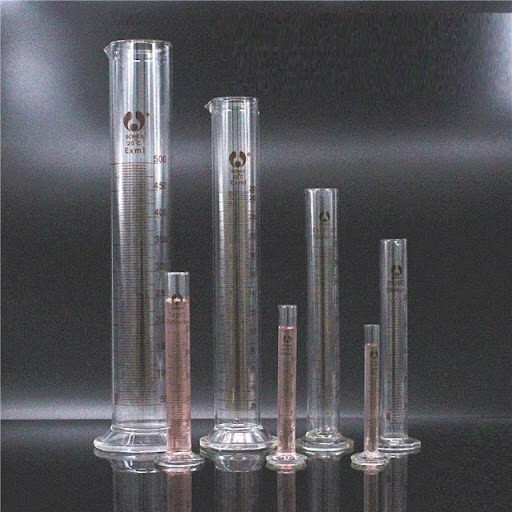 Ngoài ống đong bằng nhựa, VietChem còn cung cấp ống đong bằng thủy tinh