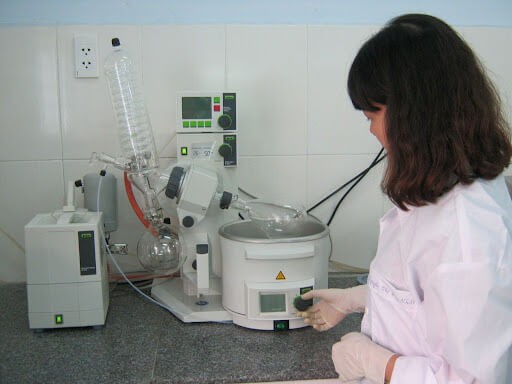 Máy cô quay là thiết bị không thể thiếu trong phòng thí nghiệm hóa phân tích,...