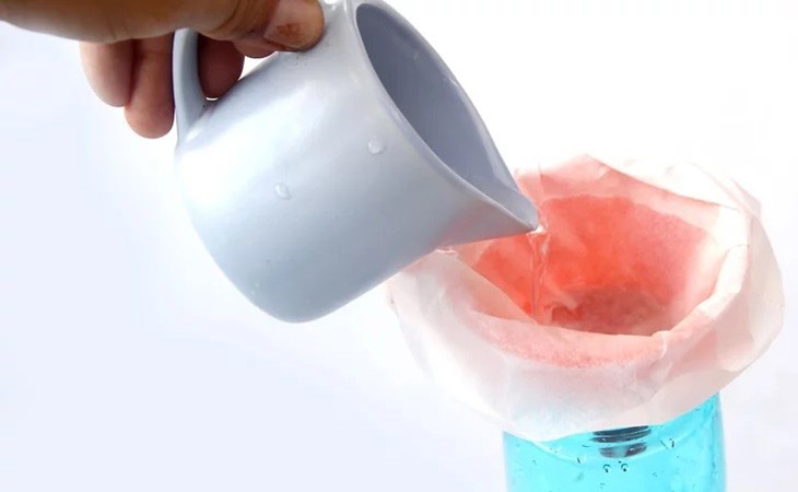 Cách làm trong nước bằng cách lọc bằng vải sạch