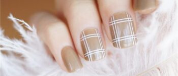 22 Mẫu nail kẻ sọc cá tính và thời thượng nhất 2024