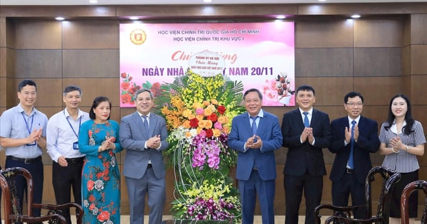 Phó Bí thư Thành ủy Nguyễn Văn Phong chúc mừng Học viện Chính trị khu vực I nhân ngày Nhà giáo Việt Nam