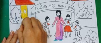 Cảnh tấp nập trước cổng trường