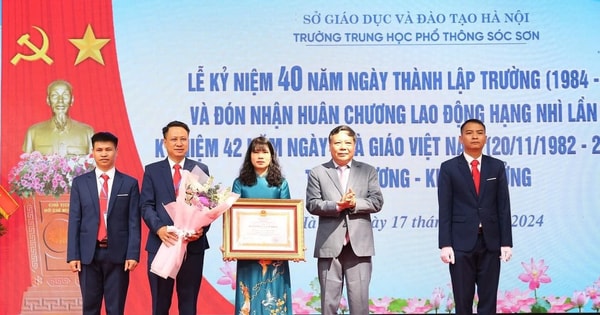 Trường THPT Sóc Sơn đón nhận Huân chương Lao động hạng Nhì