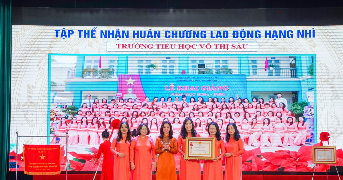  Trường Tiểu học Võ Thị Sáu đón nhận Huân chương Lao động hạng Nhì 