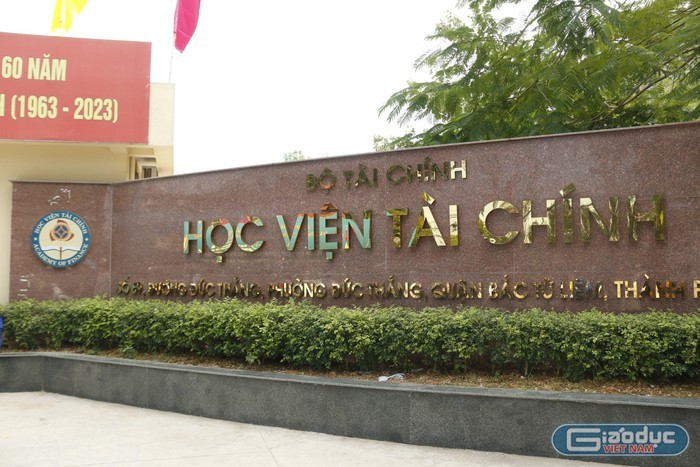  SV bức xúc vì học GDTC ở Hòa Lạc, chuyên ngành học online, HV Tài chính nói gì? 