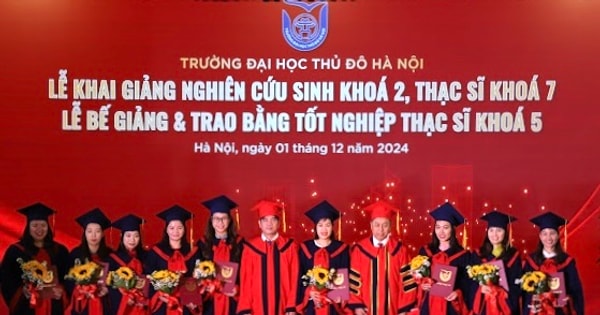 Trường Đại học Thủ đô Hà Nội trao bằng tốt nghiệp cho 150 thạc sĩ