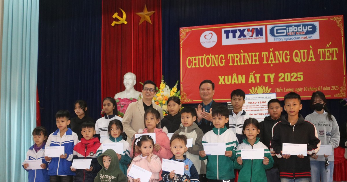  Tạp chí điện tử Giáo dục Việt Nam mang Tết nhân ái đến với huyện Hạ Hòa, Phú Thọ 