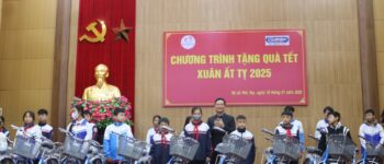 Trao 40 xe đạp cùng hàng trăm suất quà cho học sinh, hộ nghèo ở Thị xã Phú Thọ