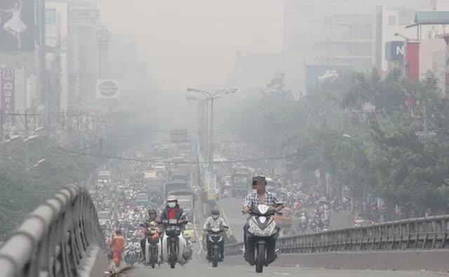 Hà Nội: Ô nhiễm không khí nghiêm trọng, cần làm gì để hạn chế nguy cơ dịch bệnh? - Ảnh 1.