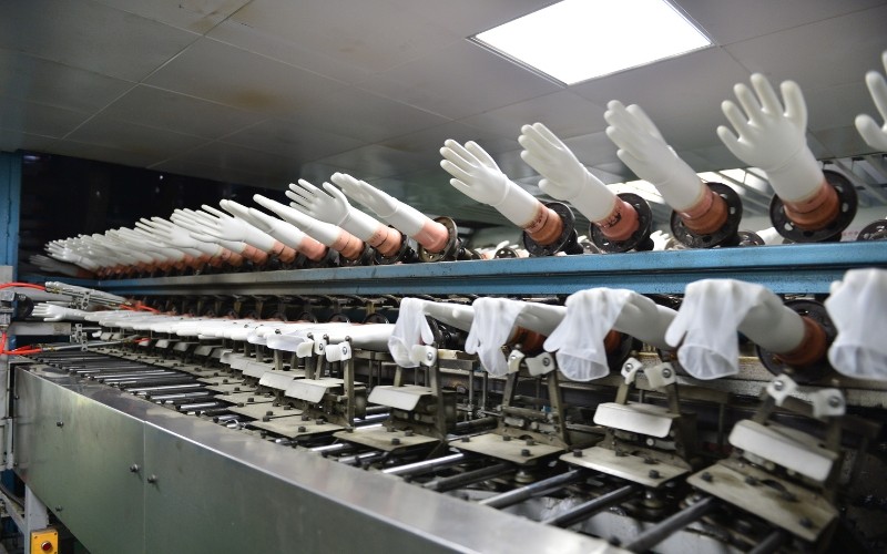 isoprene-trong-vệ sinh-gang-tay