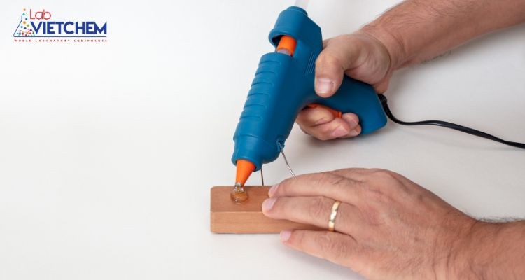 Súng bắn keo nến silicon