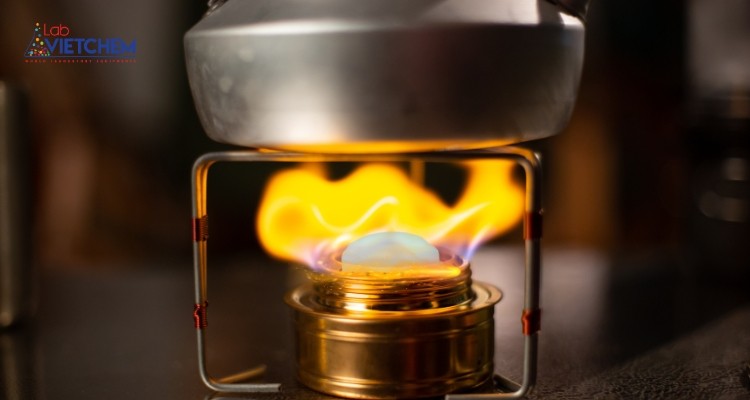 Ethanol cho ngọn lửa màu vàng