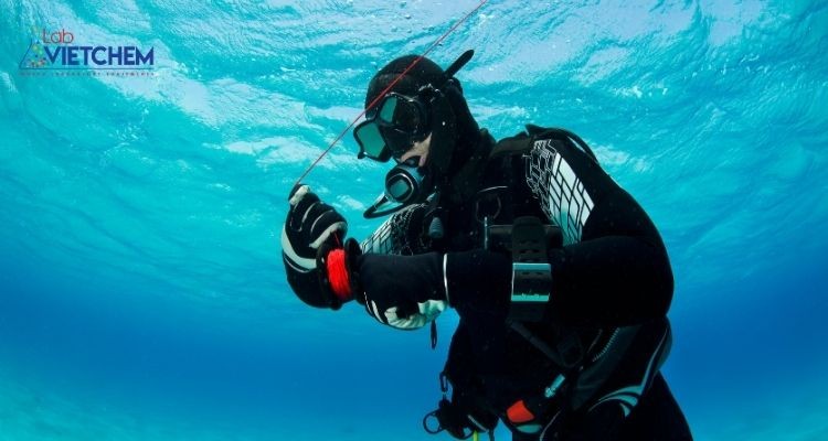 Bình oxy cho thợ lặn