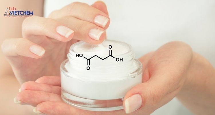 Axit Succinic được tìm thấy trong kem dưỡng ẩm