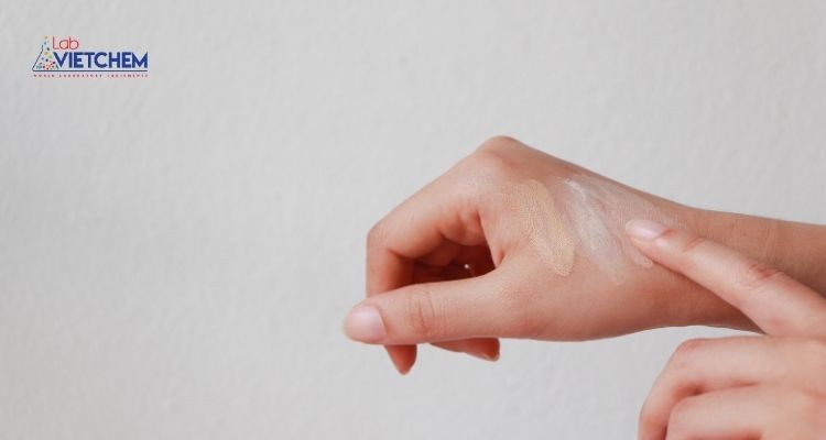 Kiểm tra dị ứng trước khi sử dụng mỹ phẩm 