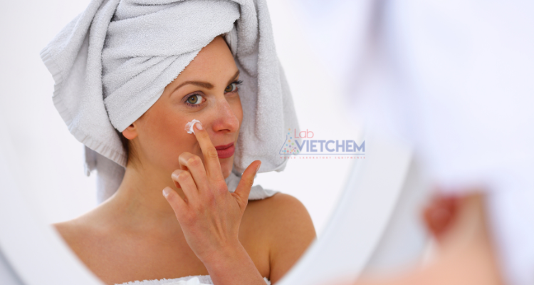 Kết hợp với kem dưỡng ẩm