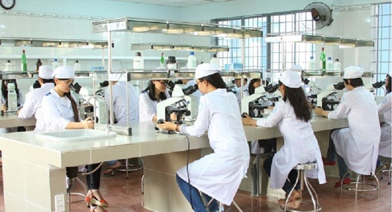 Bàn thí nghiệm vật lý cho học sinh