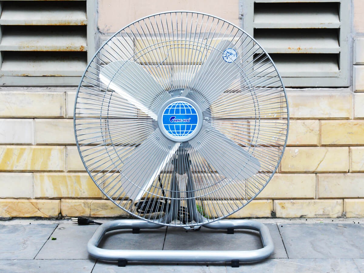 Kiểm tra hoạt động của quạt công nghiệp