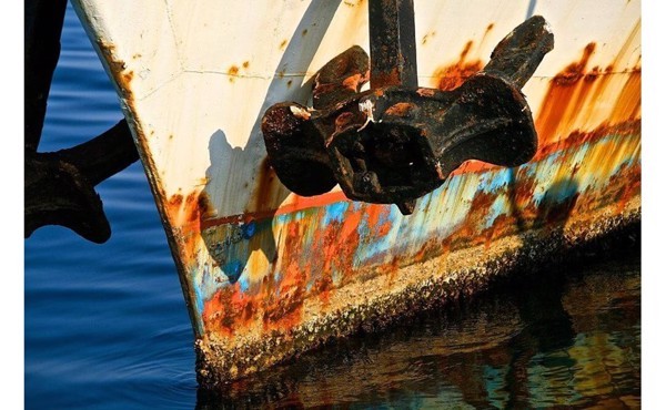 Gắn khối kẽm vào đuôi tàu để bảo vệ thân tàu