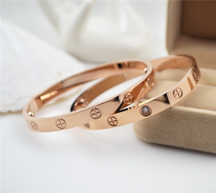 Đồ trang sức bằng titan