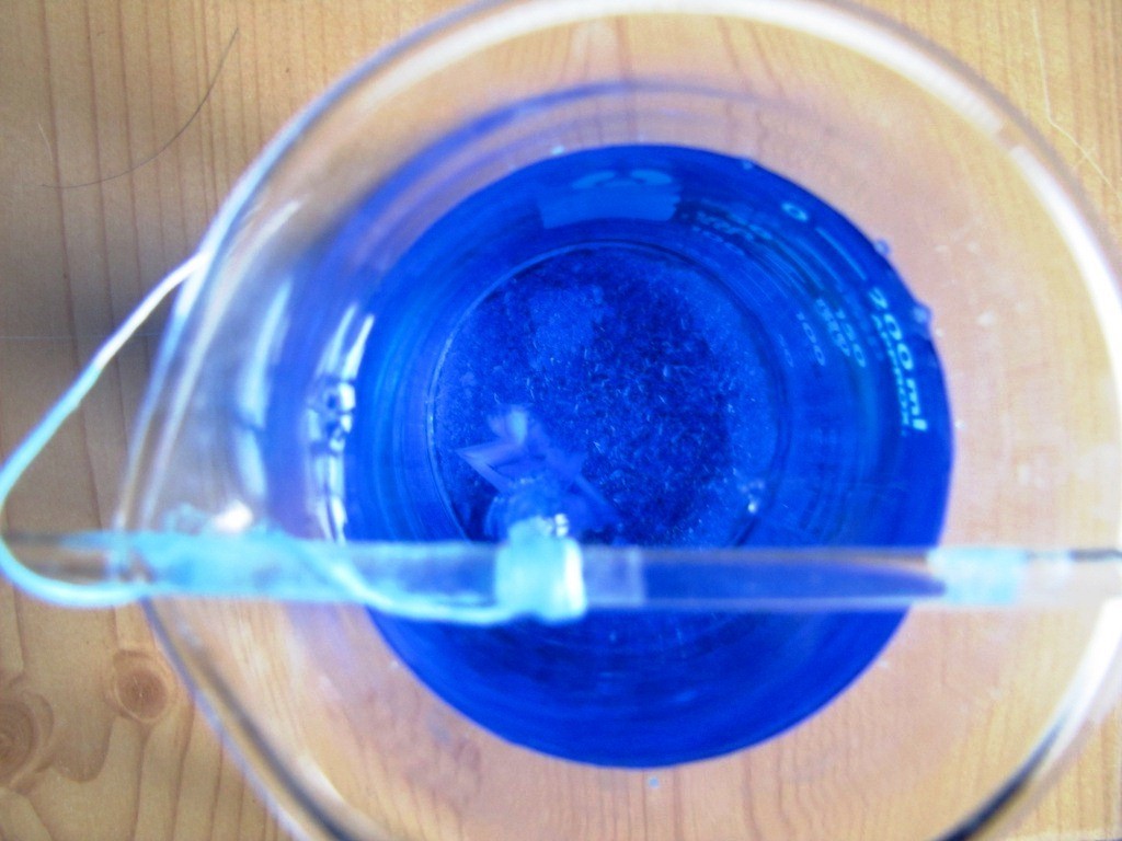 Tinh thể hạt treo