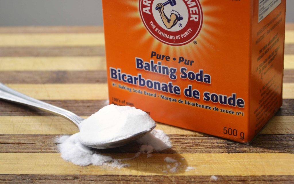 Loại bỏ cặn canxi bằng baking soda