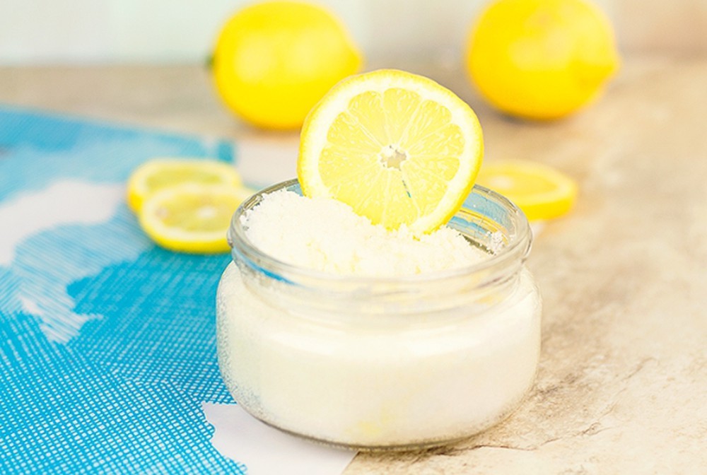 Loại bỏ cặn canxi bằng hỗn hợp chanh và muối