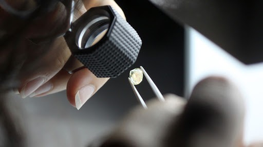 Kính lúp kim cương