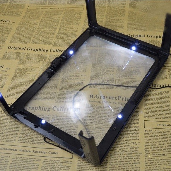 Kính lúp để đọc sách, báo